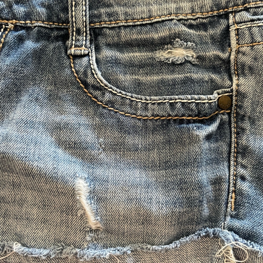 Destroyed Denim shorts - Picture 3 of 6